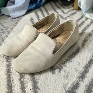 Birdies the Starling in Light Grey Suede